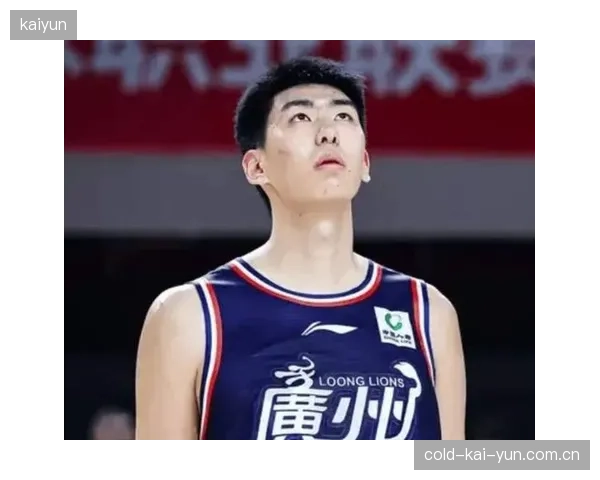 广州队年轻中锋徐昕展现惊人护筐潜力，其防守端的威慑力已跻身联赛顶级内线行列。